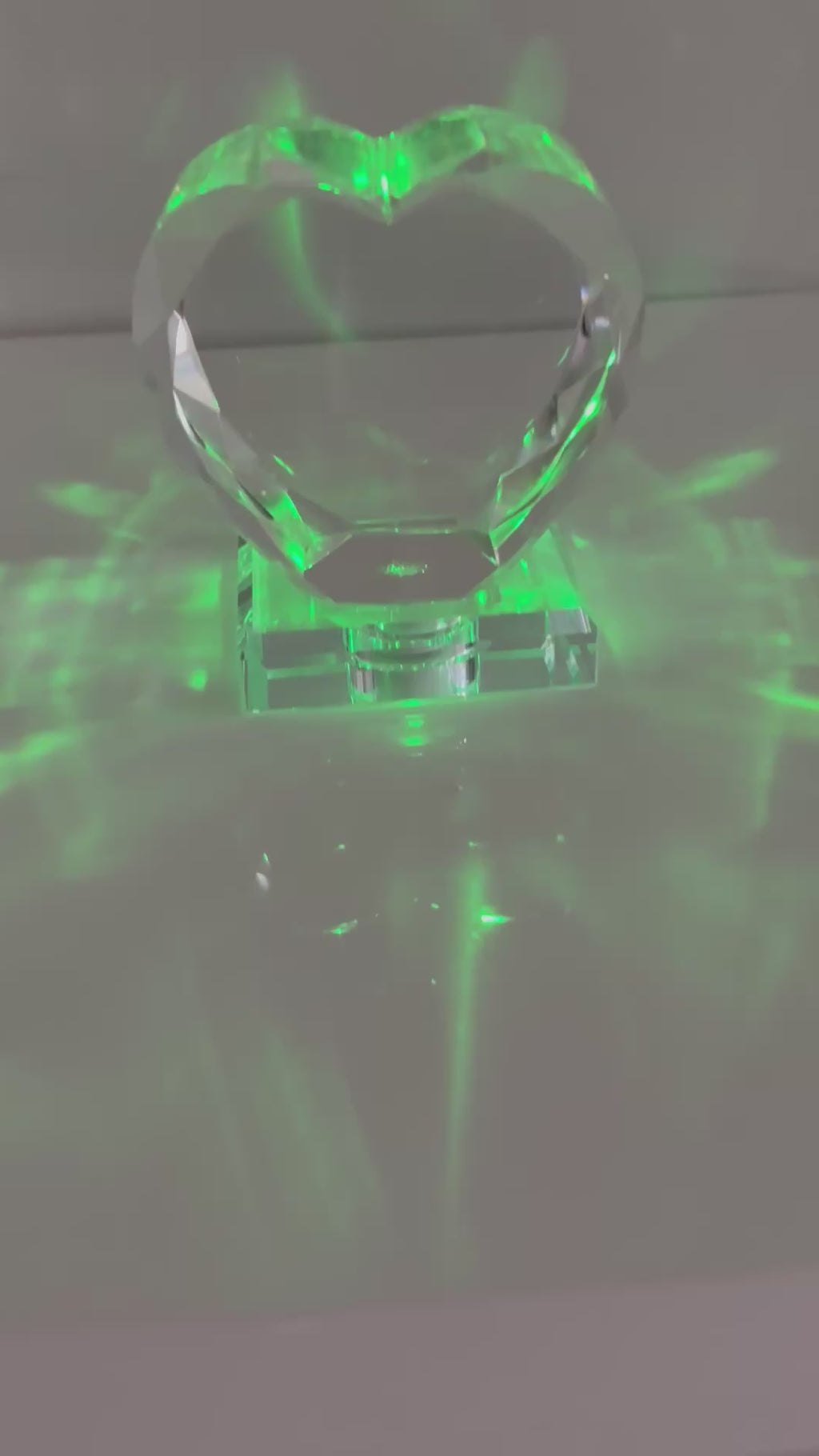 Precision-Cut Faceted Crystal Heart – Signature Light-Reflecting Edition